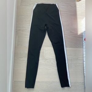 Victoria’s Secret PINK leggings black with white stripe size XS
